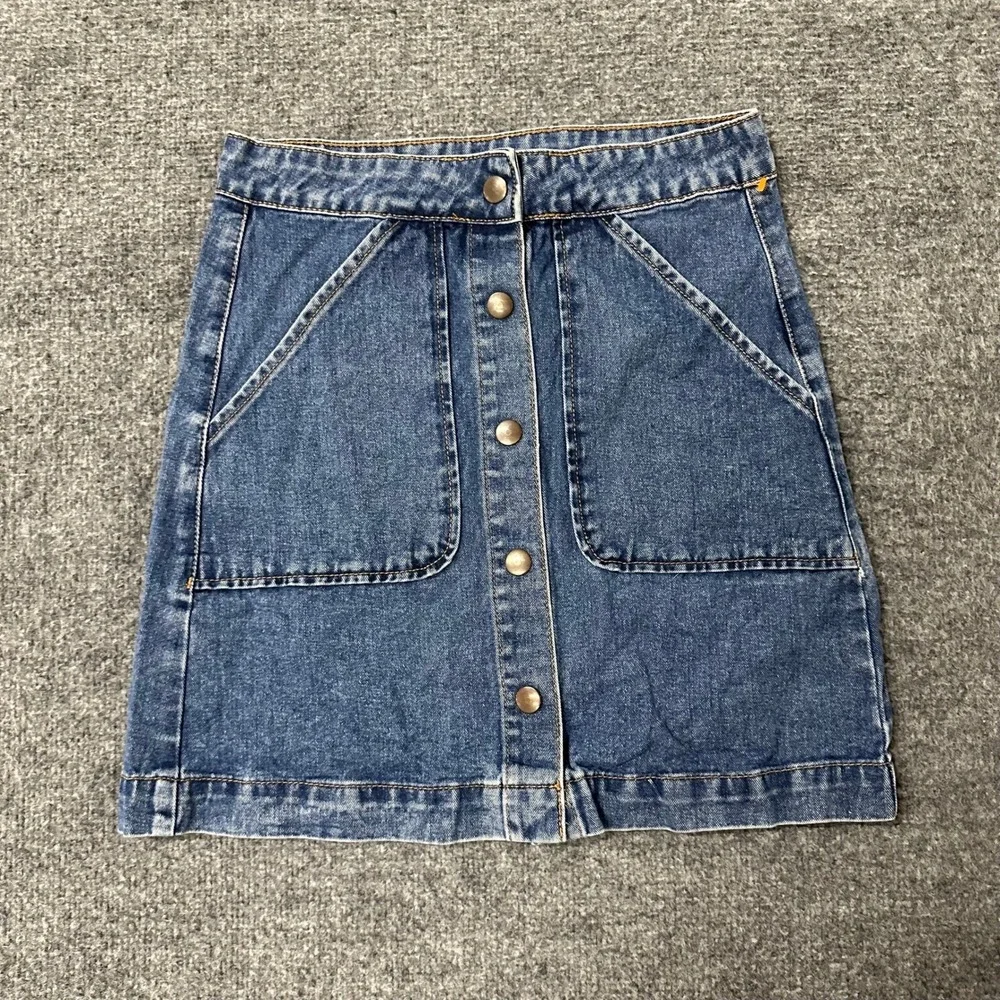 Forever 21 Denim Skirt Womens Size 27 Blue Button Front Mini Casual A-Line Skirt